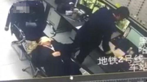 地铁女子被爆料视频,真相究竟如何? 第2张 地铁女子被爆料视频,真相究竟如何? 第2张